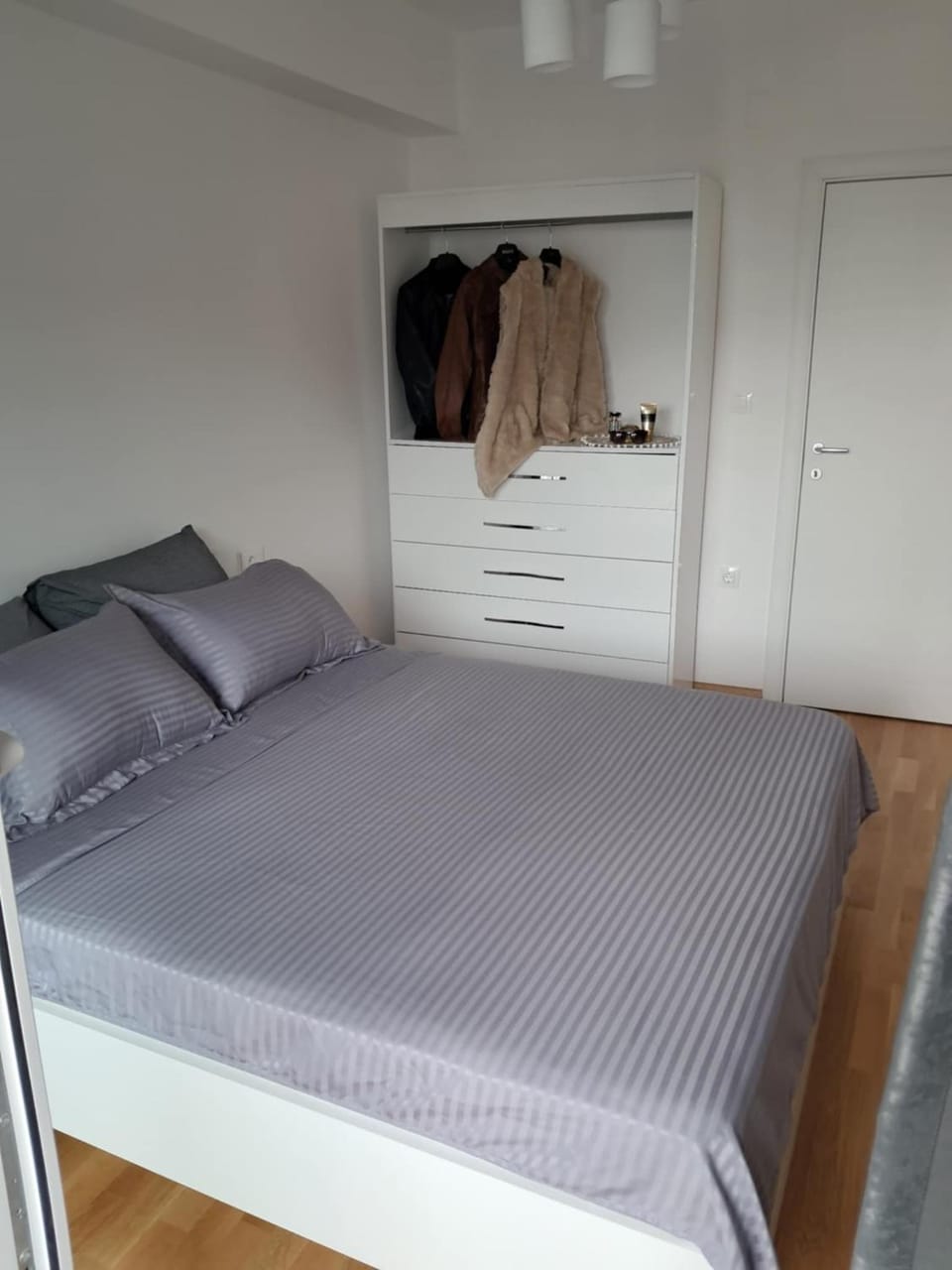 Bed, Photo of the whole room, Bedroom, wardrobe