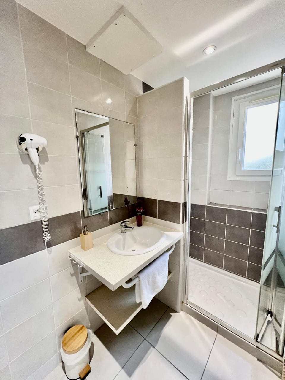 Shower, Bathroom, towels