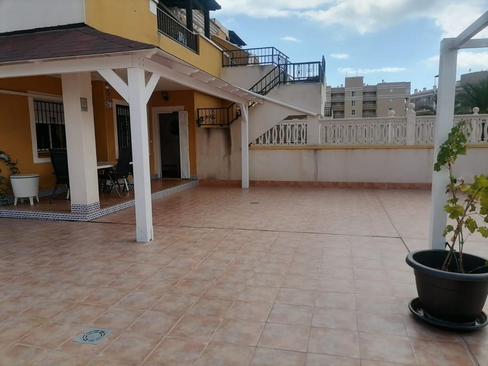 Facade/entrance, Balcony/Terrace