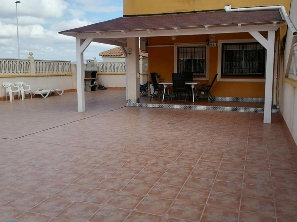 Facade/entrance, Balcony/Terrace