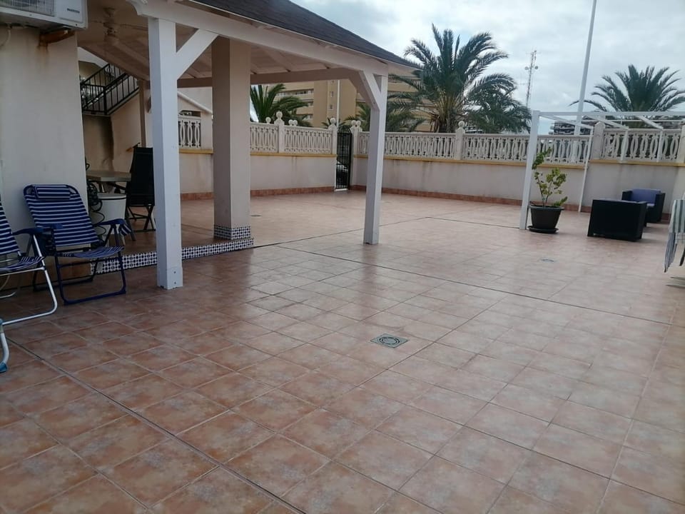 Facade/entrance, Balcony/Terrace
