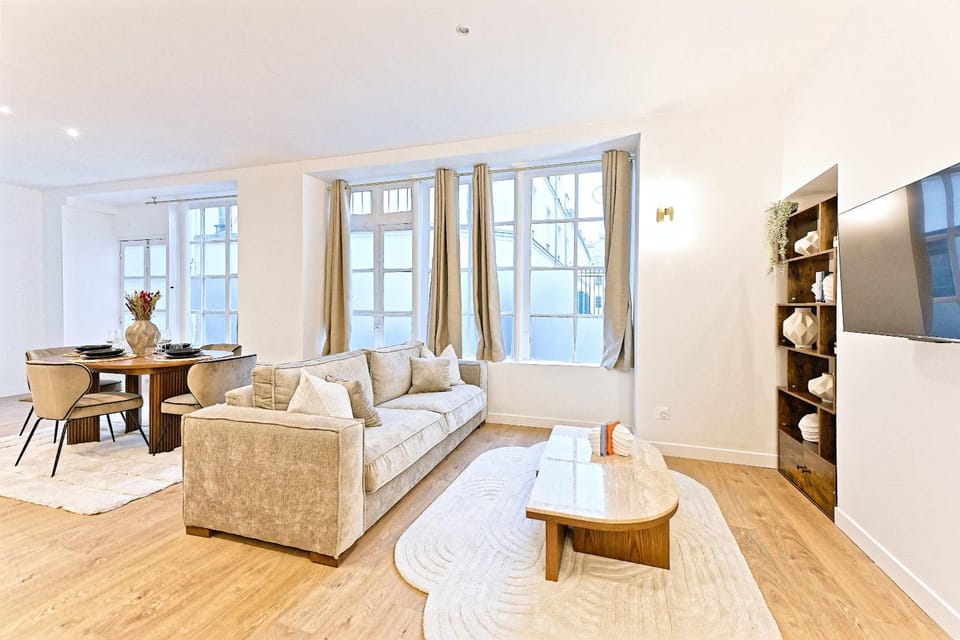 TV and multimedia, Living room, Seating area, Evening entertainment