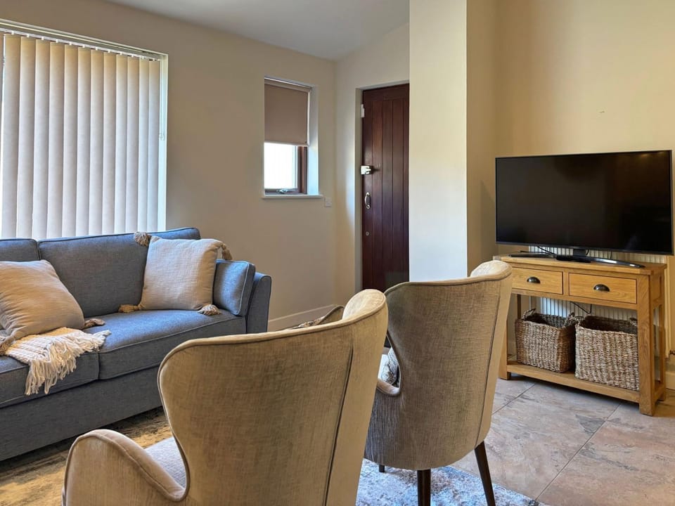 Communal lounge/ TV room, TV and multimedia, Living room, internet