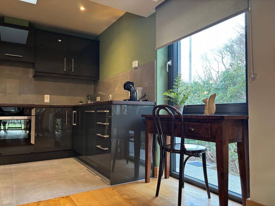 Kitchen or kitchenette, oven, stove, washing machine, dryer