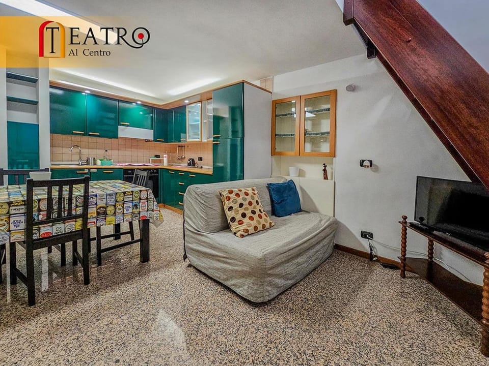 Communal lounge/ TV room, TV and multimedia, Kitchen or kitchenette, Living room, Seating area, Dining area