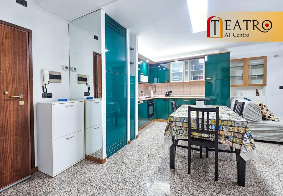 Kitchen or kitchenette, Dining area, oven, stove