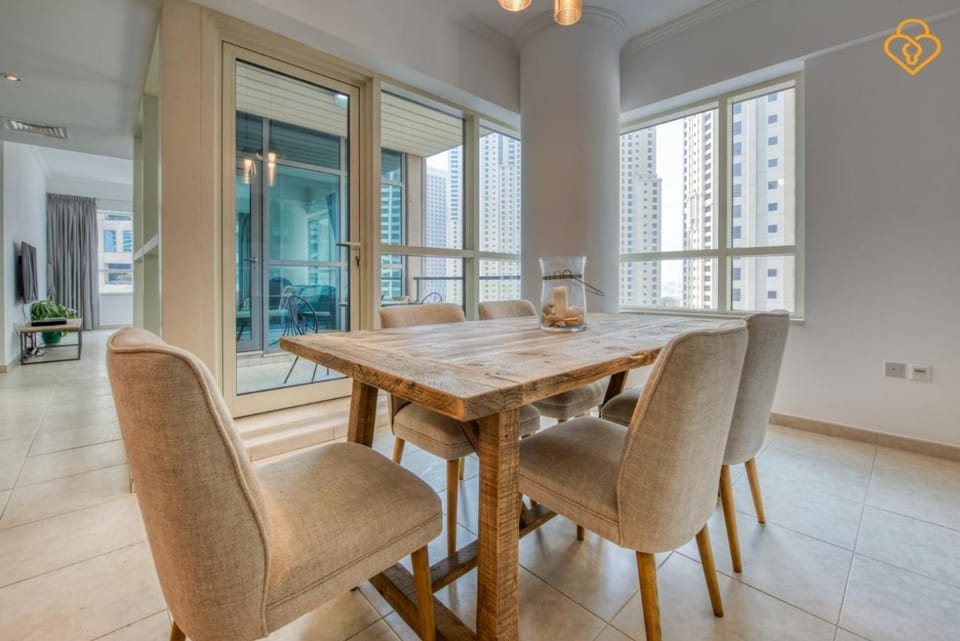 Keysplease 2BR Apt Minutes to Metro & Beach, Dubai Marina Apartment in Dubai