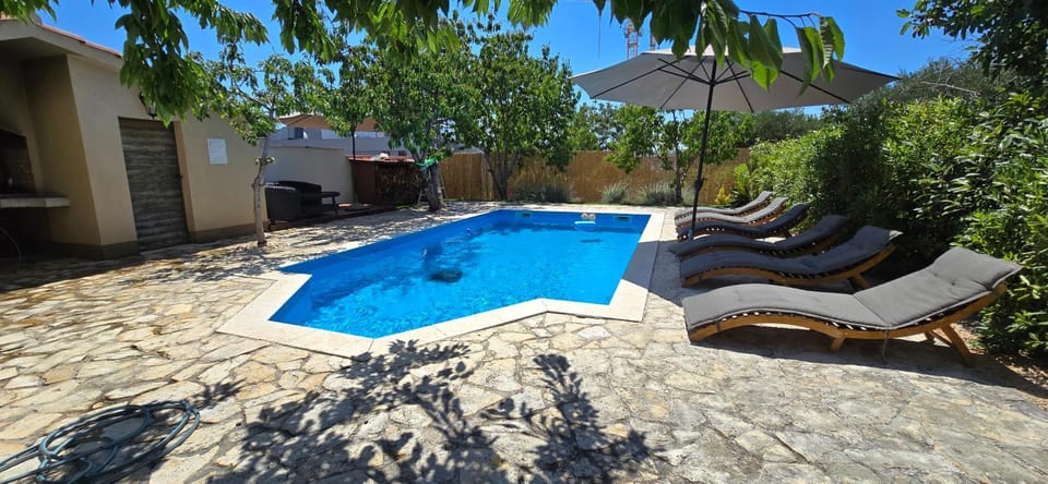 Pool view, Swimming pool, sunbed