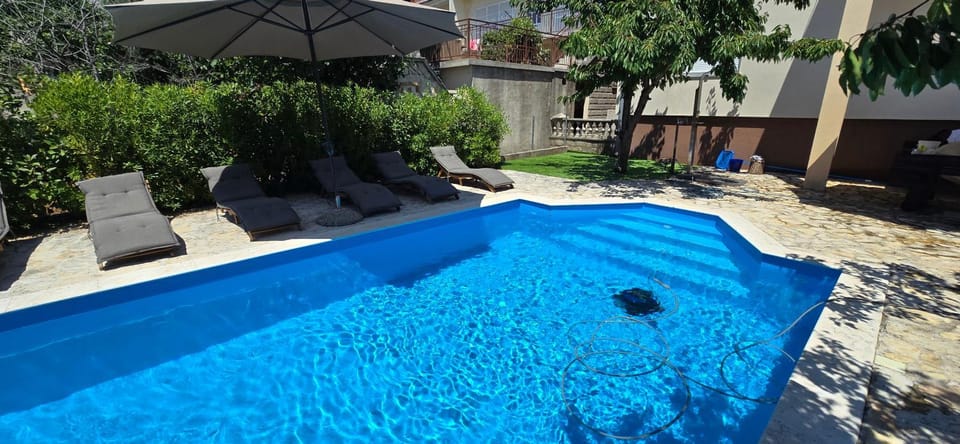 Day, Garden, Swimming pool, sunbed