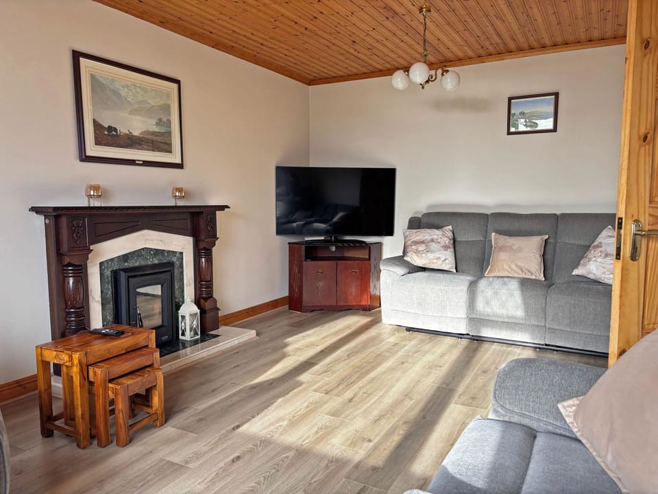 Communal lounge/ TV room, TV and multimedia, Living room, Seating area