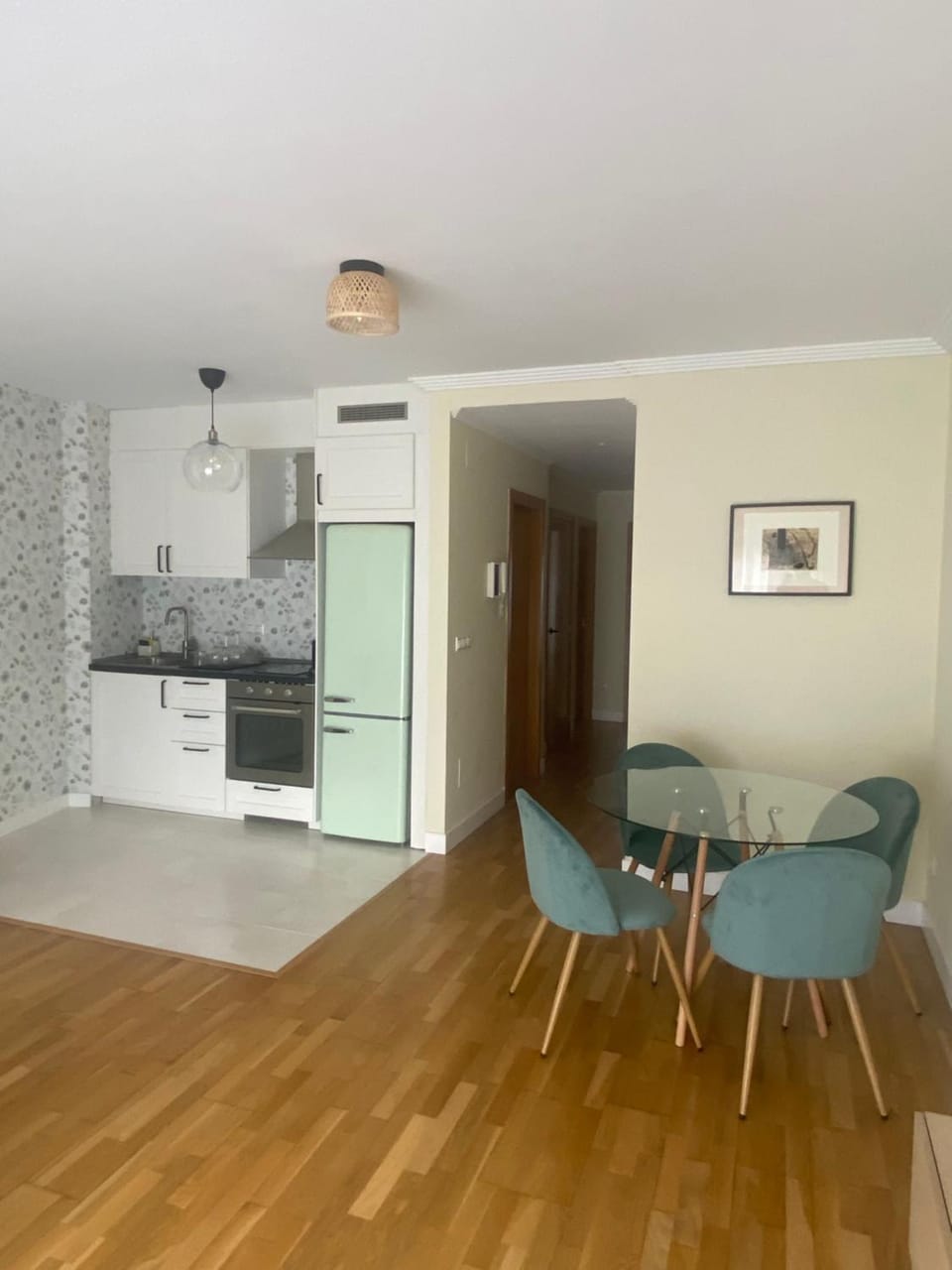 Kitchen or kitchenette, Seating area