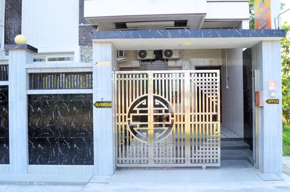 Facade/entrance, Day