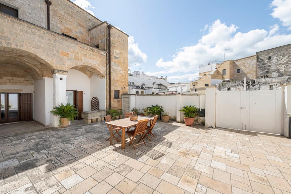 Property building, Patio, Day, Balcony/Terrace, Living room, Dining area