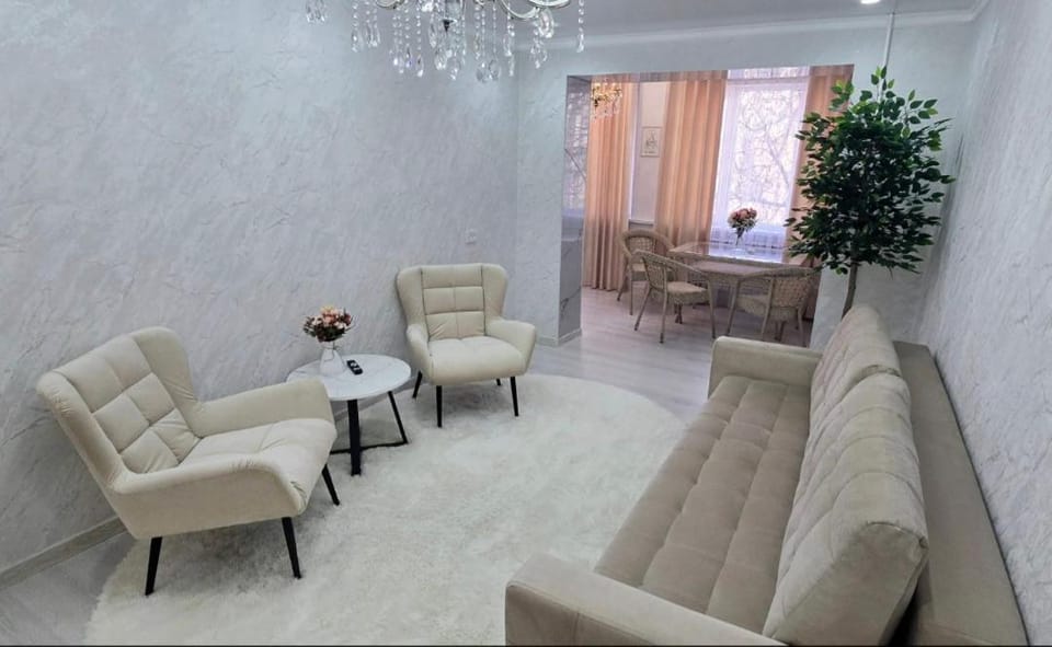 3х - ком Люкс Площадь Аль - Фараби 2 в центре Шымкента - 3й этаж Apartment in Kazakhstan