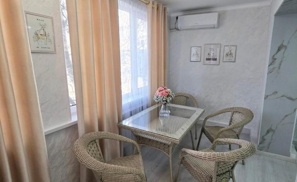 3х - ком Люкс Площадь Аль - Фараби 2 в центре Шымкента - 3й этаж Apartment in Kazakhstan