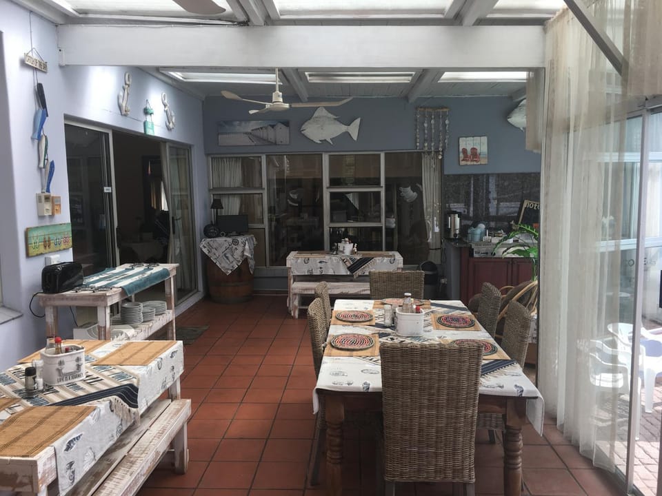 Restaurant/places to eat, Lounge or bar, Meals