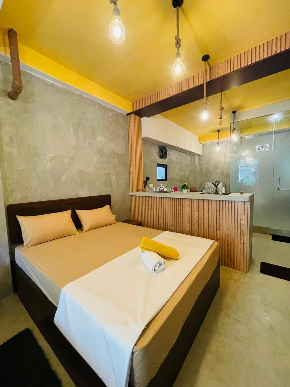 Bed, Photo of the whole room, Bedroom, towels