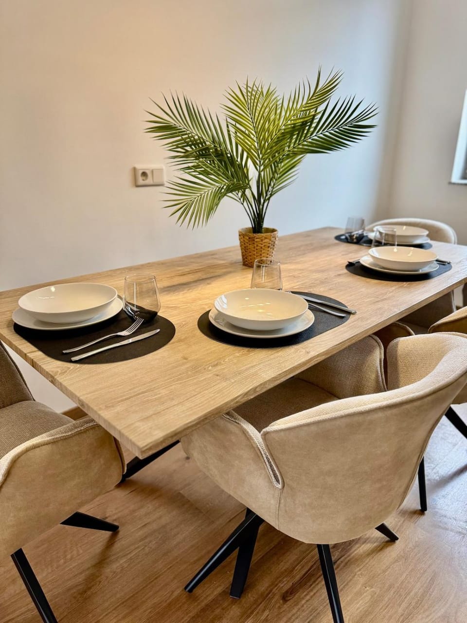 Seating area, Dining area