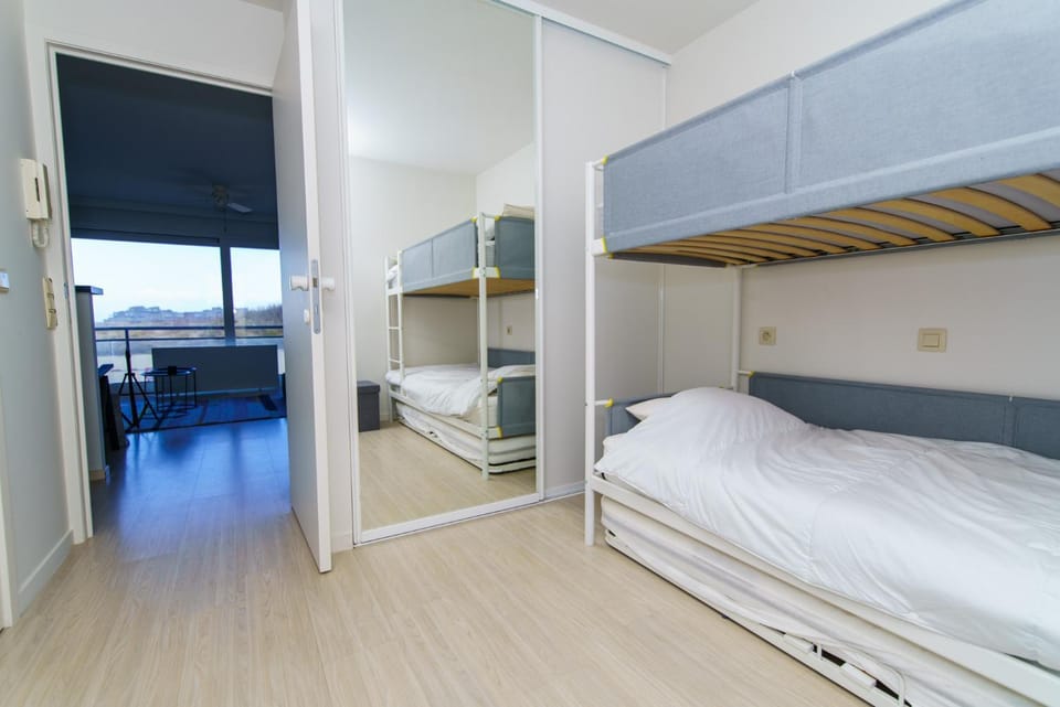 De Zandroos - zicht op duinen en zee Apartment in De Panne