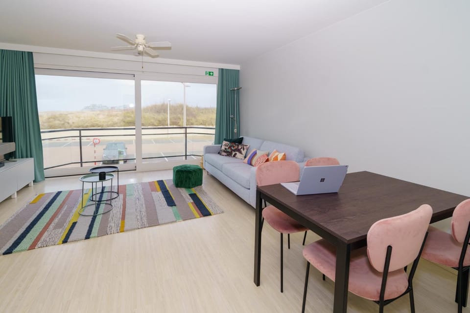 De Zandroos - zicht op duinen en zee Apartment in De Panne