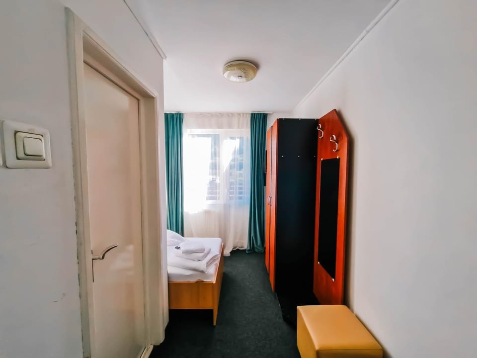 Pensiune Restaurant Căprioara Toplița Hotel in Romania