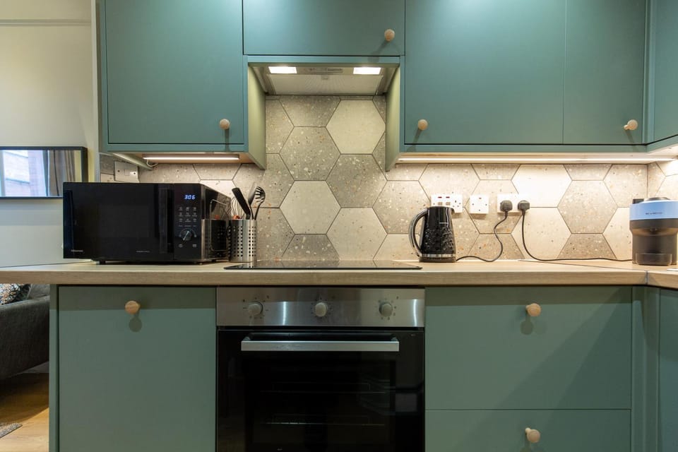 microwave, oven, stove, kitchen