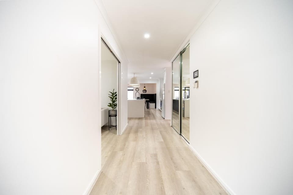3BR Little Coastal Boho Home - Neverending Summer Fun near Themeparks & close to M1 exit House in Coomera