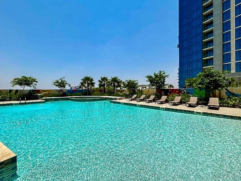 Aykon City Panoramic Skyline View Apartment in Dubai