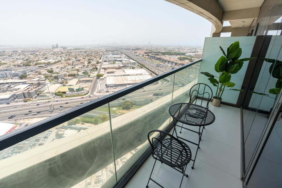 Aykon City Panoramic Skyline View Apartment in Dubai