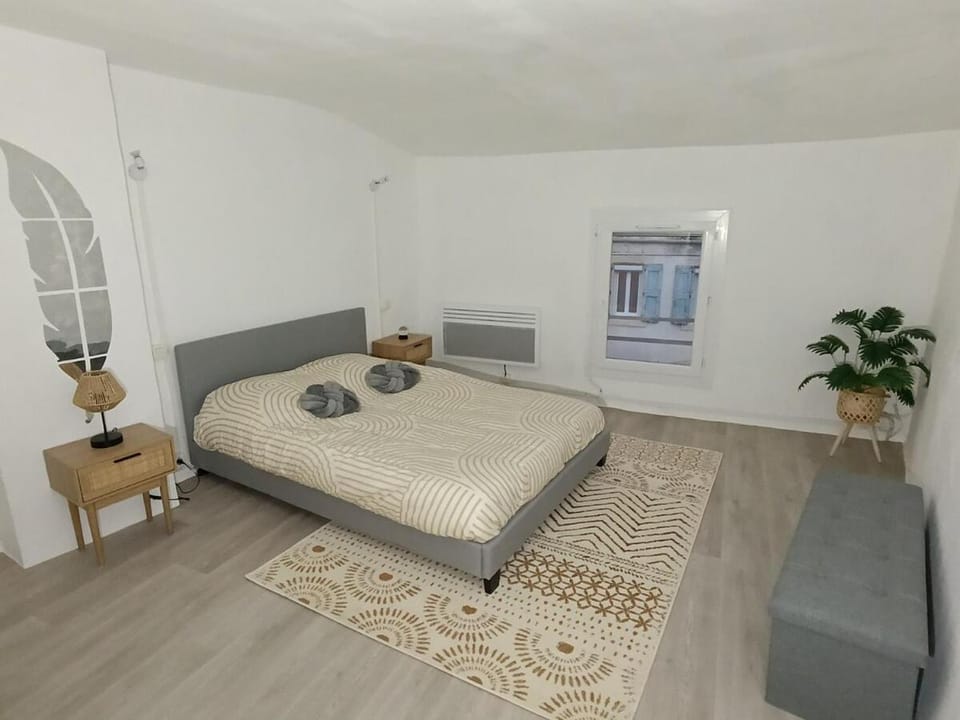 Bed, Photo of the whole room, Bedroom