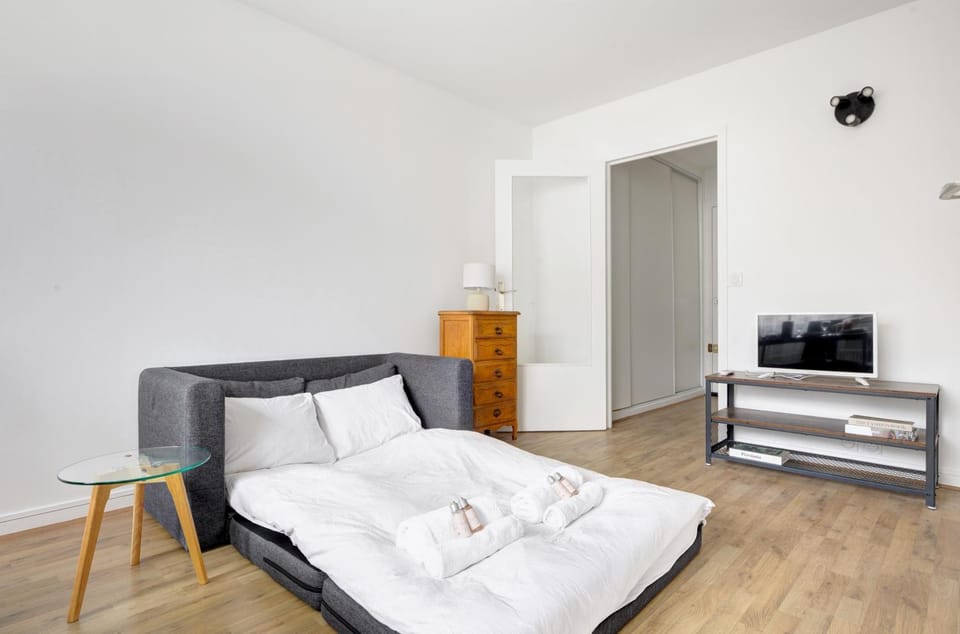 Léa Suite Beautiful Parisian studio Apartment in Paris