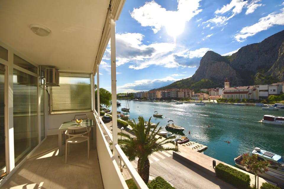 Natural landscape, View (from property/room), Balcony/Terrace, Mountain view, River view
