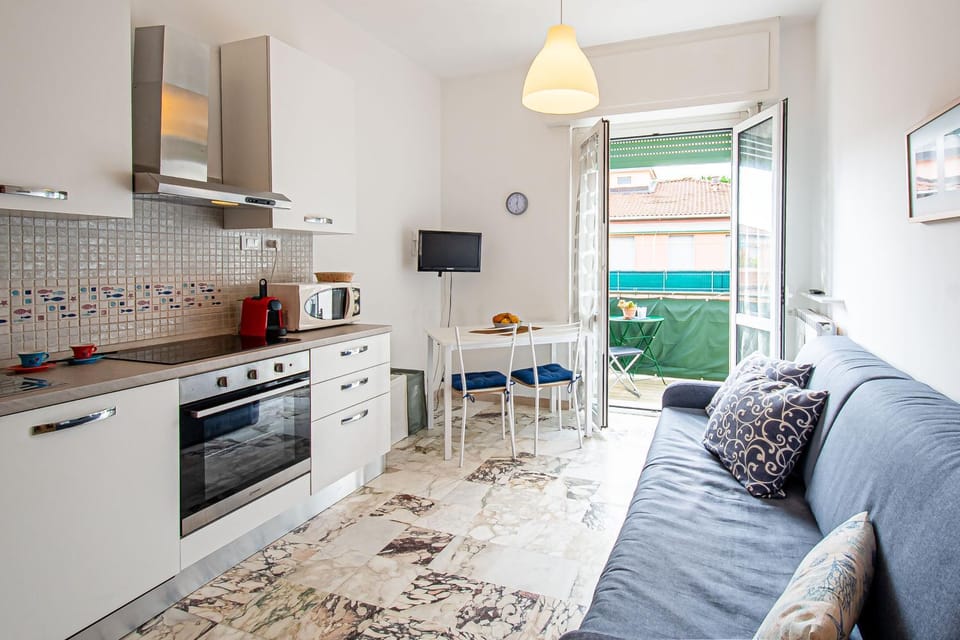 Kitchen or kitchenette, Living room, Dining area