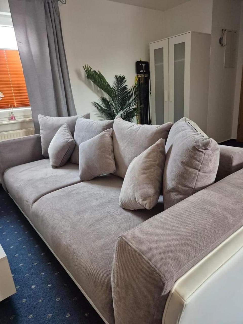 Bed, Living room, Photo of the whole room, Seating area