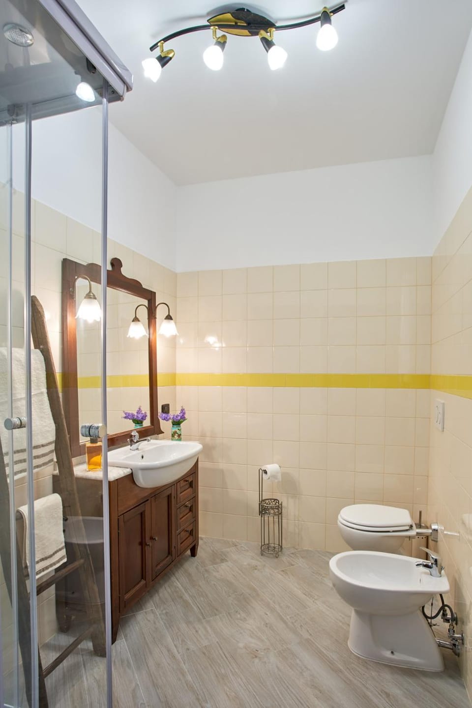 Shower, Toilet, Bathroom, bidet, towels