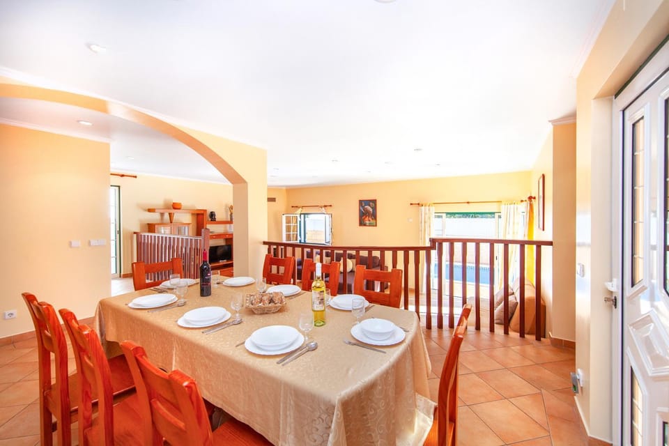Seating area, Dining area