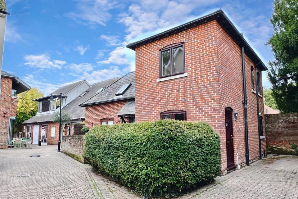Property building, Day, Neighbourhood, Street view