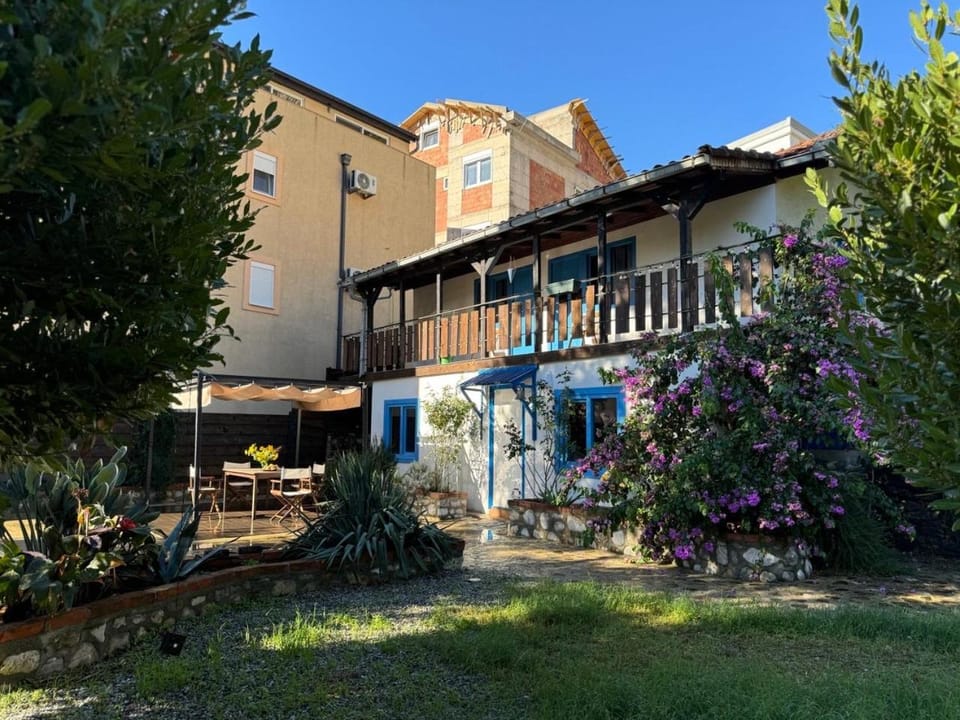 Property building, Day, Garden