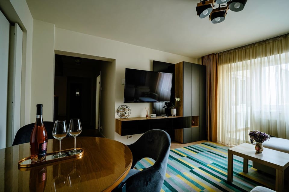 TV and multimedia, Living room, Dining area