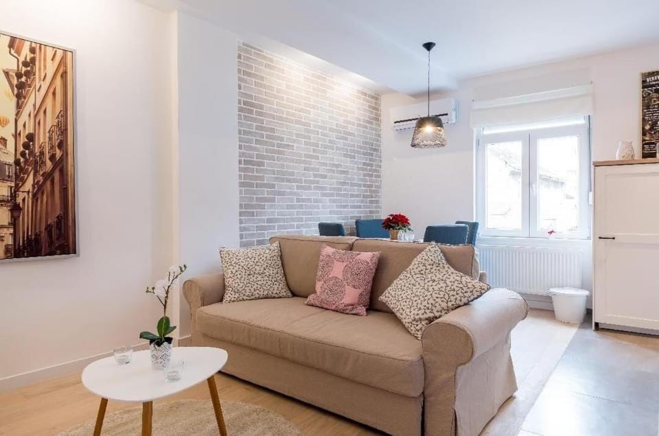 Cozy city center apartment 5min walk to Zrinjevac Apartment in City of Zagreb