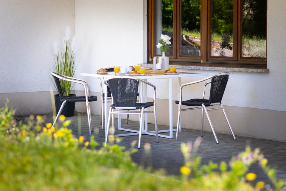 Property building, Summer, Garden, Balcony/Terrace, Dining area