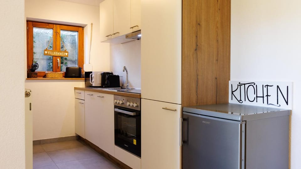 Coffee/tea facilities, dishwasher, microwave, stove, toaster, kitchen