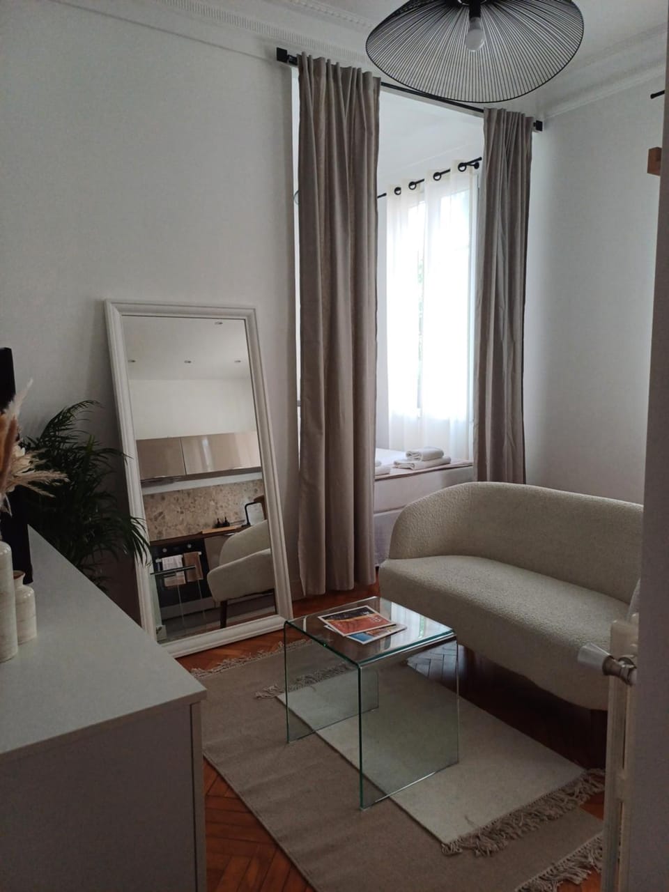 Bed, Photo of the whole room, Seating area