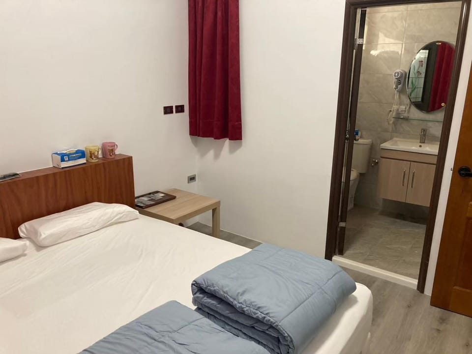 Bed, Bathroom