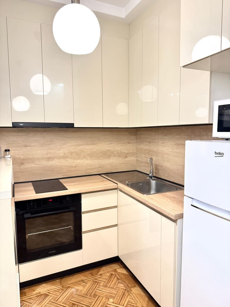 Kitchen or kitchenette, oven, stove