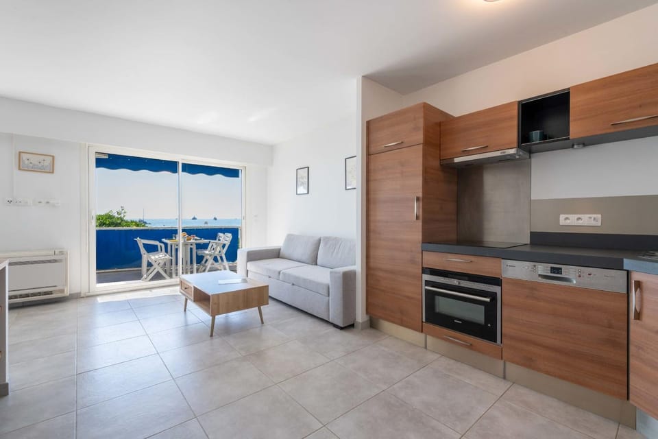 Living room, dishwasher, oven, stove