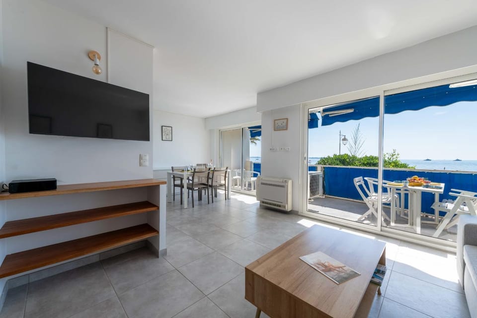 TV and multimedia, Dining area, Sea view
