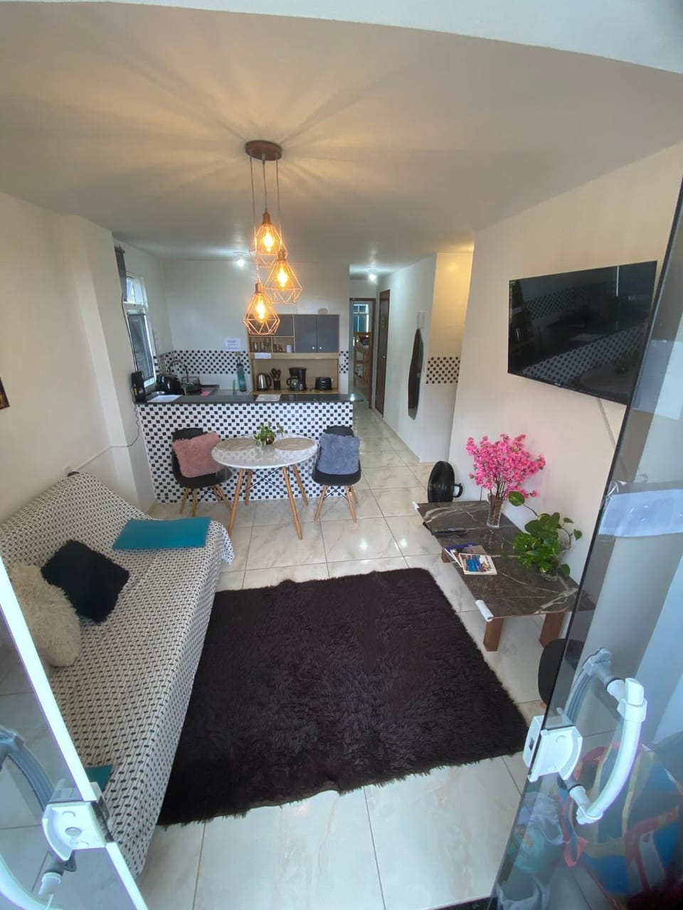 Communal lounge/ TV room, TV and multimedia, Kitchen or kitchenette, Living room, Seating area, Dining area, Evening entertainment