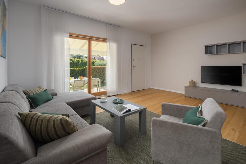 Garden, TV and multimedia, Living room