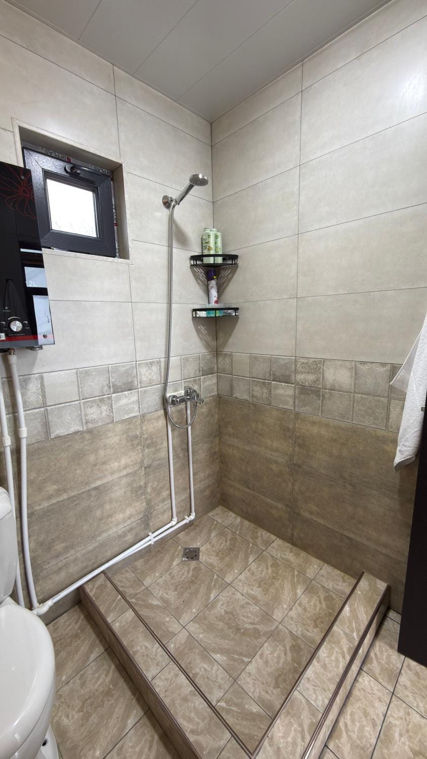 Shower, Toilet, Bathroom, towels